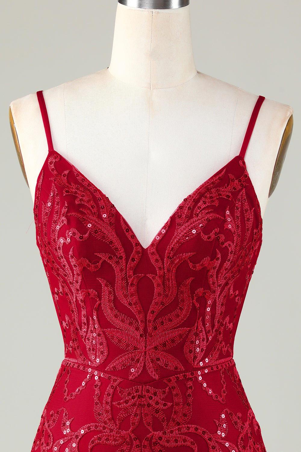 Robe de bal courte moulante à bretelles spaghetti en sequins rouge foncé scintillants