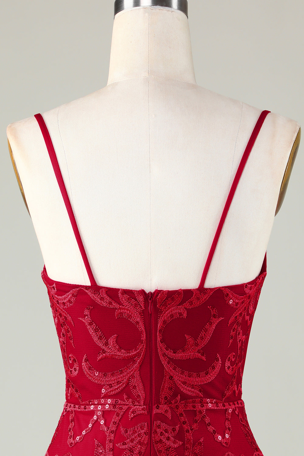 Robe de bal courte moulante à bretelles spaghetti en sequins rouge foncé scintillants