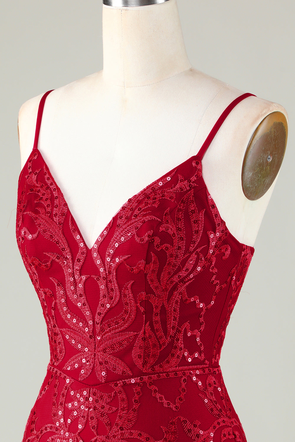 Robe de bal courte moulante à bretelles spaghetti en sequins rouge foncé scintillants