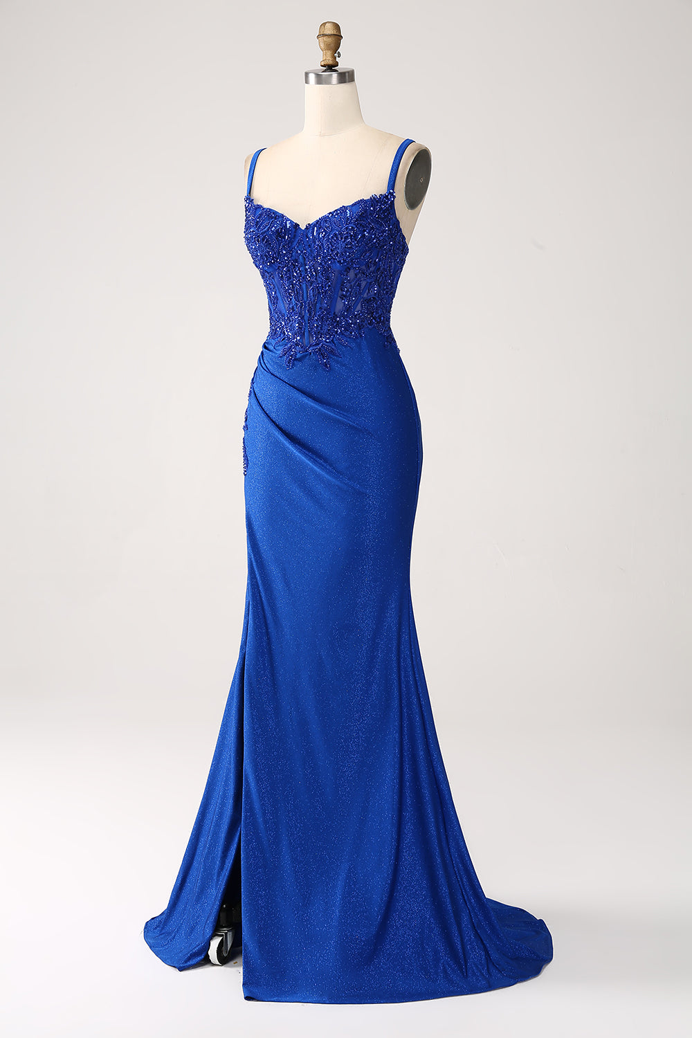 Robe de bal longue sirène bleu roi pailletée à fines bretelles et appliqués