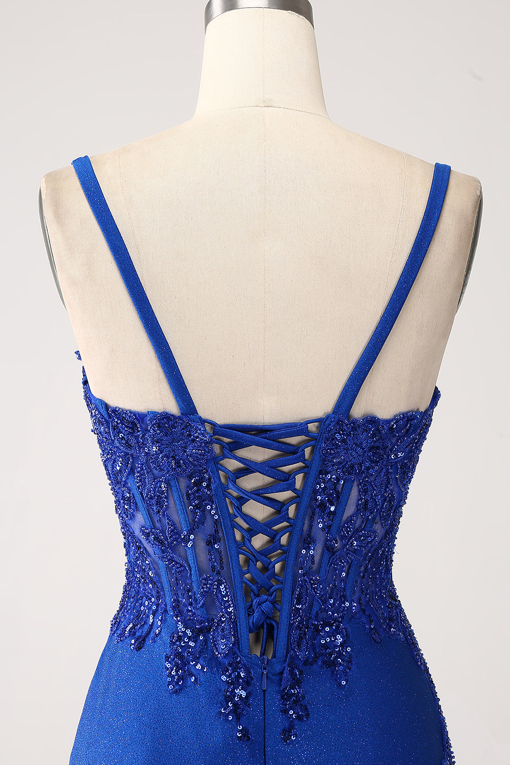 Robe de bal longue sirène bleu roi pailletée à fines bretelles et appliqués