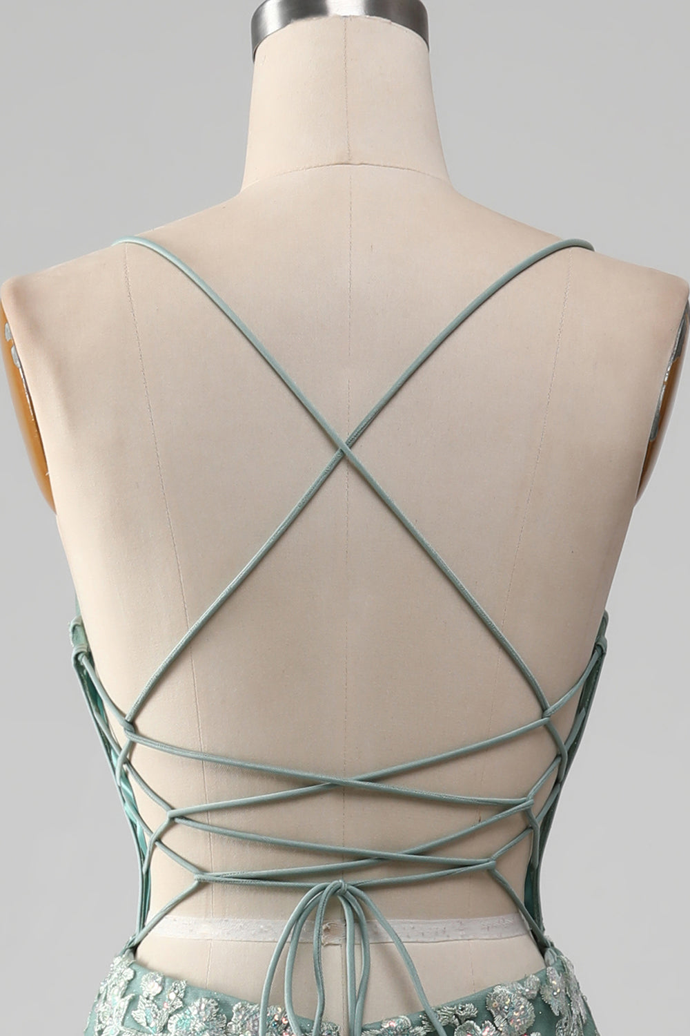 Robe de bal sirène vert clair avec des appliques et dos à lacets
