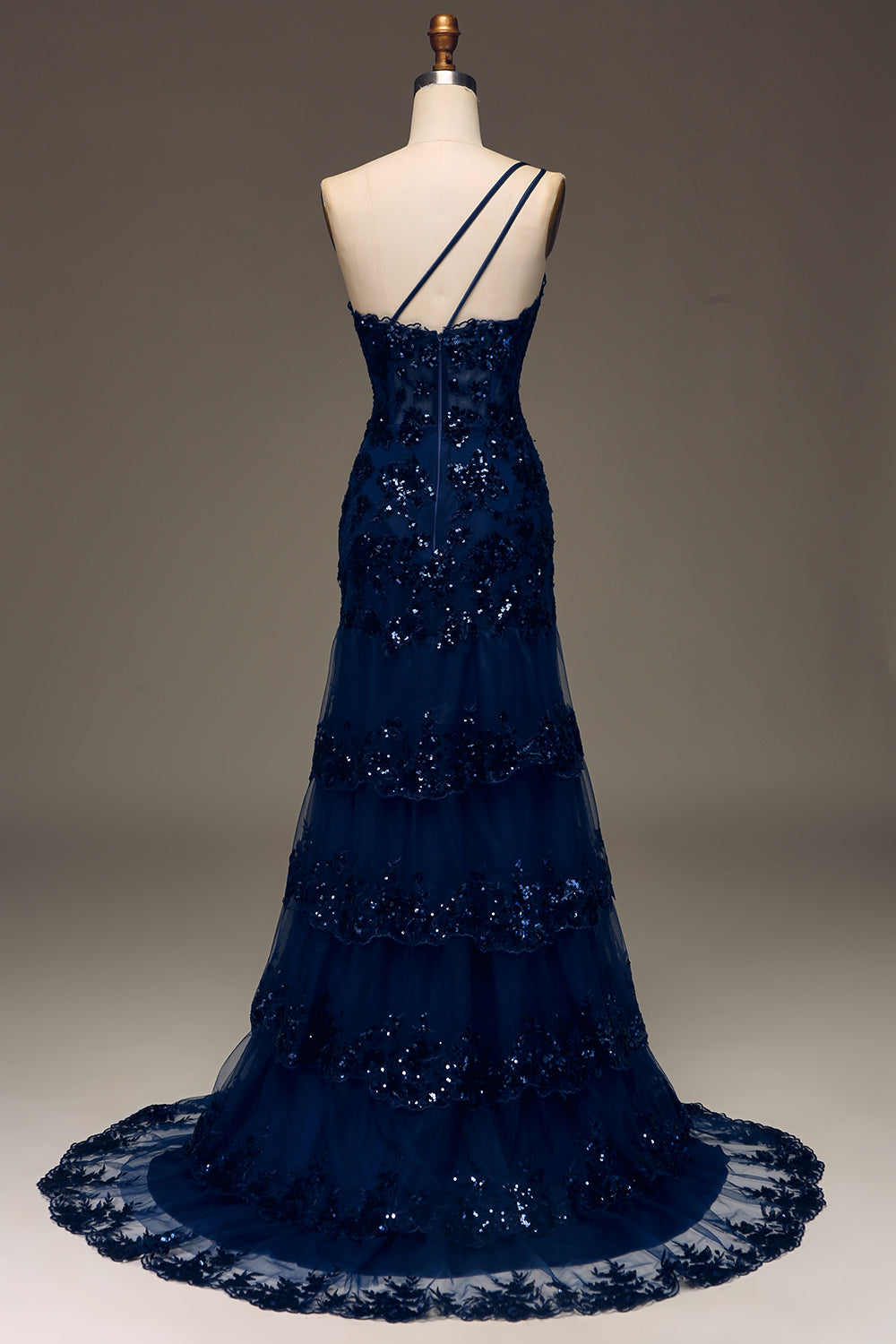 Robe de bal longue une épaule en dentelle étagée bleu marine foncé pailletée avec fente