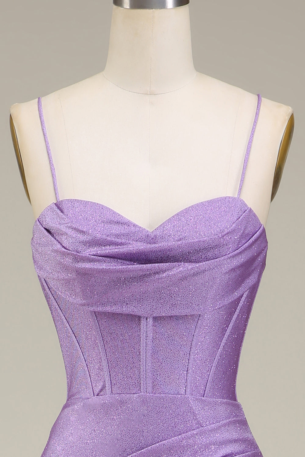 Robe de bal bustier lilas en satin à fines bretelles