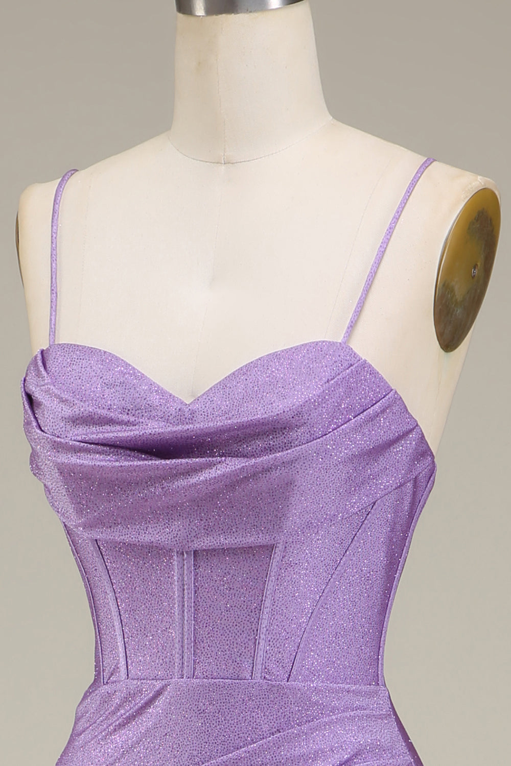 Robe de bal bustier lilas en satin à fines bretelles