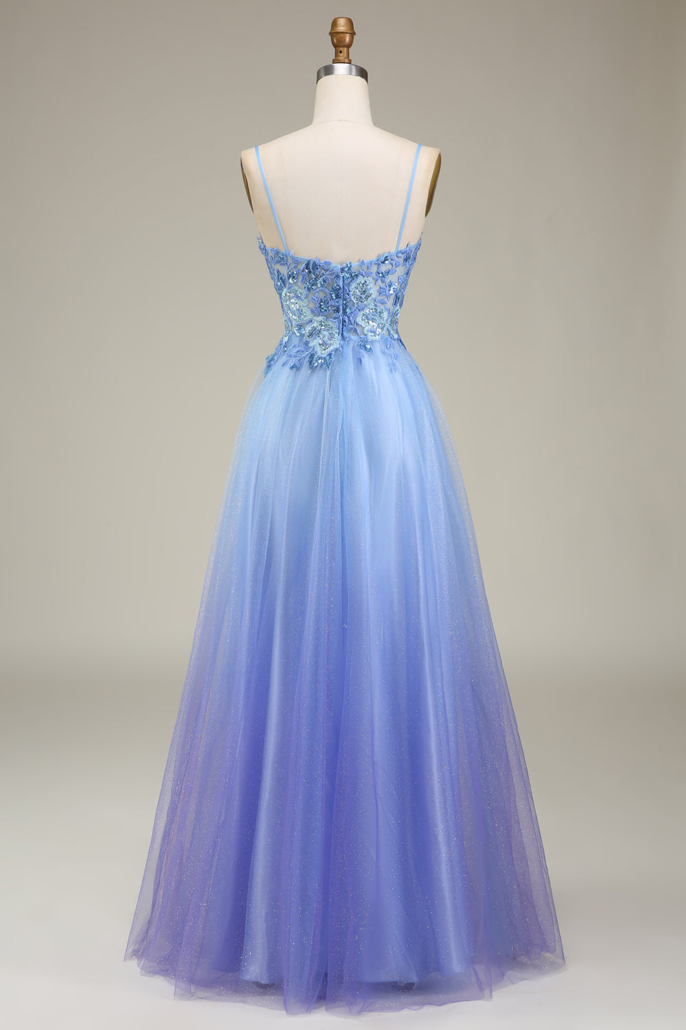 Robe de bal en tulle bleu scintillant avec applications