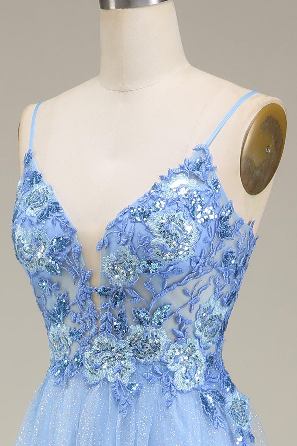 Robe de bal en tulle bleu scintillant avec applications