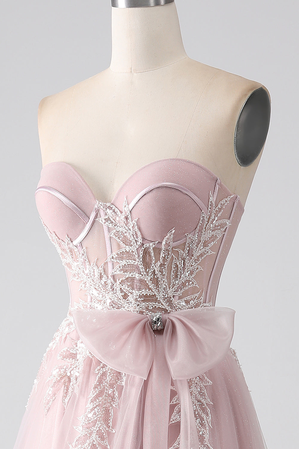 Robe de bal bustier trapèze en tulle à nœud scintillant