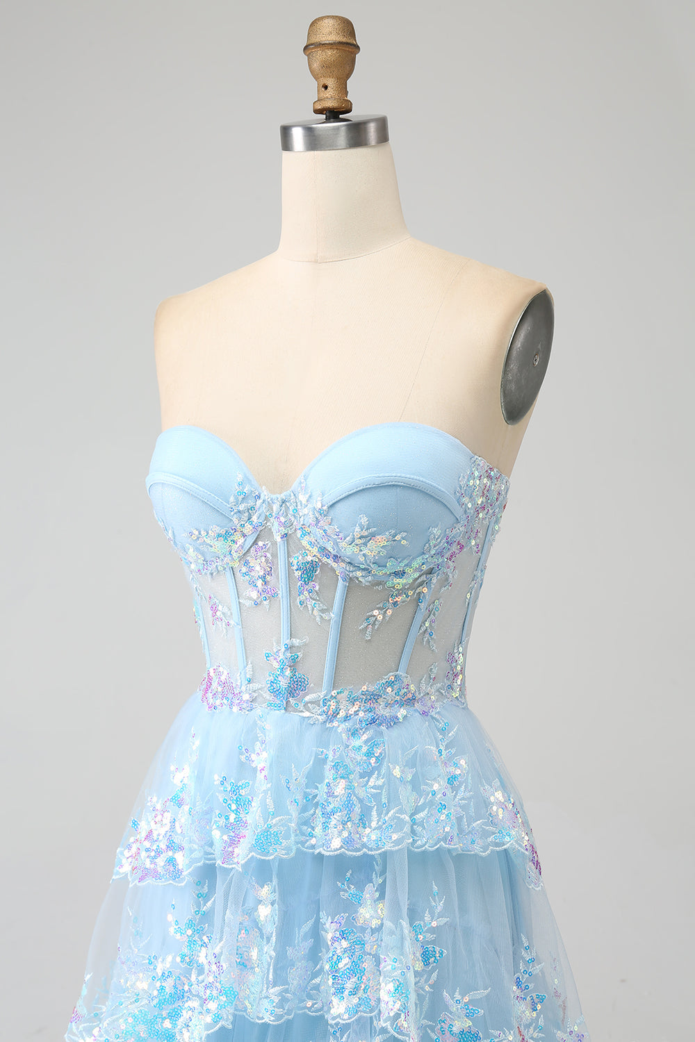 Robe de bal bustier en tulle étagée lavande avec appliqués