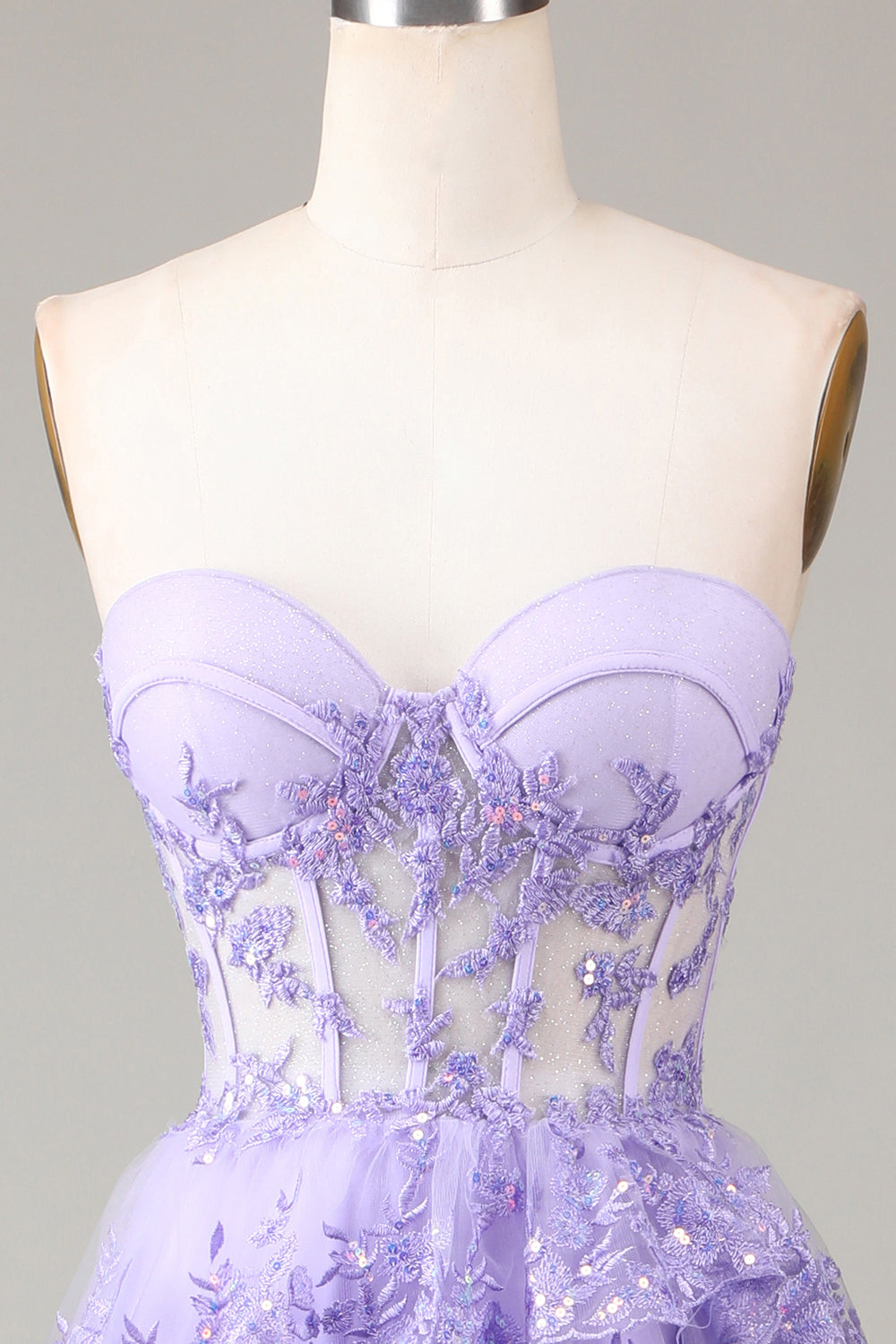 Robe de bal bustier en tulle étagée lavande avec appliqués