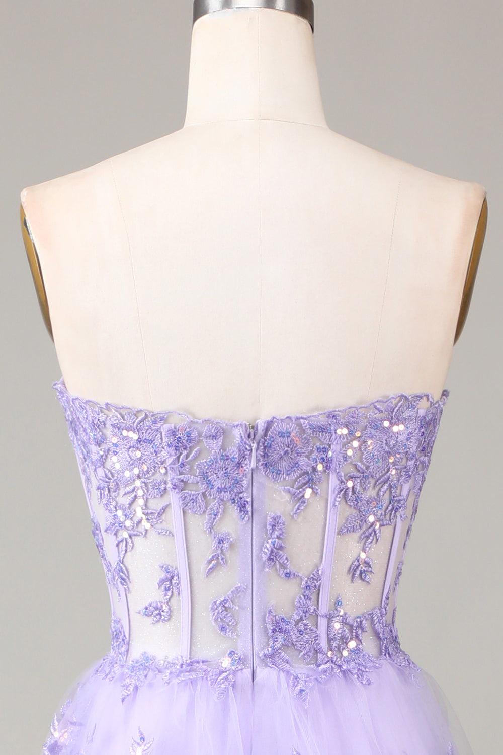 Robe de bal bustier en tulle étagée lavande avec appliqués