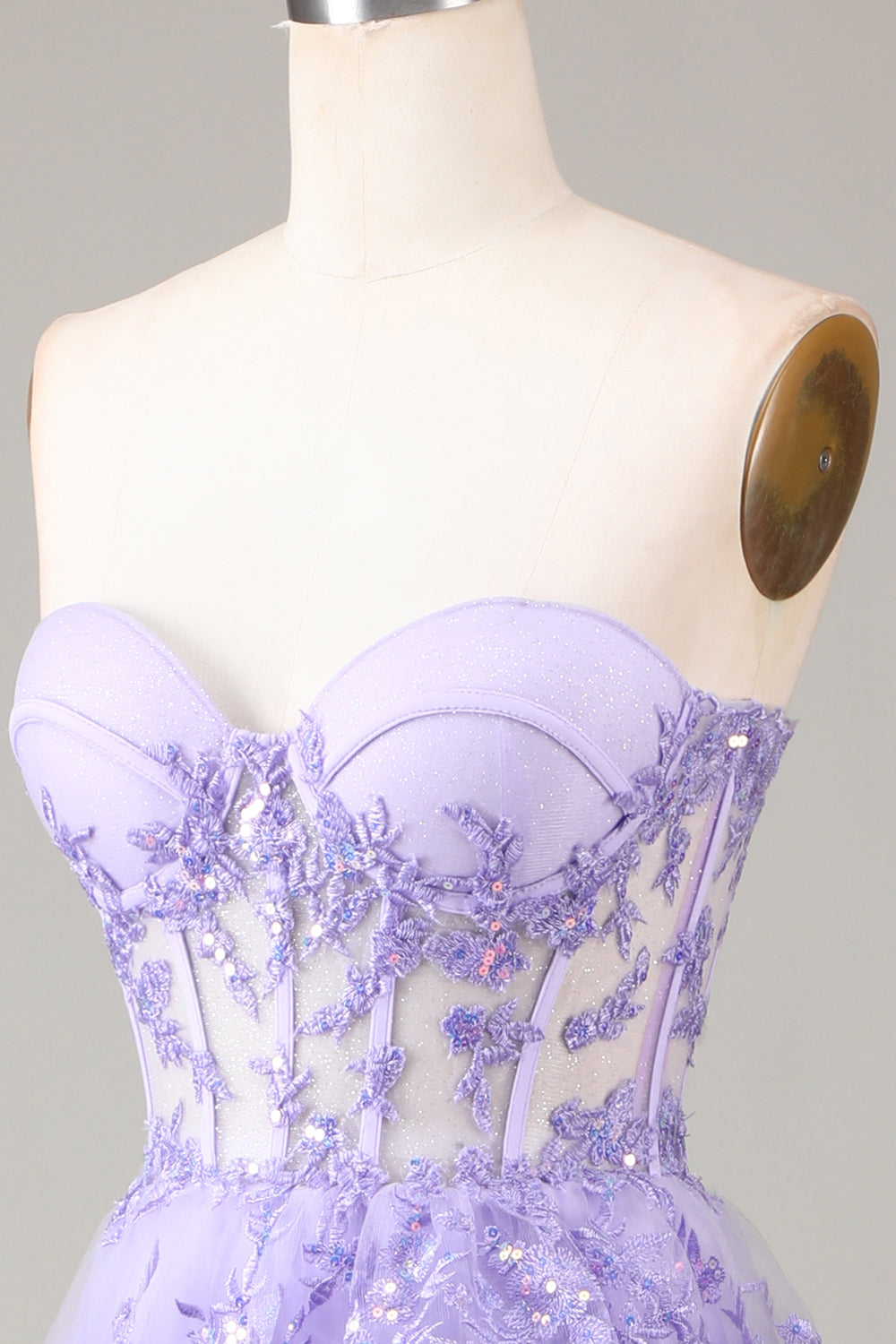Robe de bal bustier en tulle étagée lavande avec appliqués