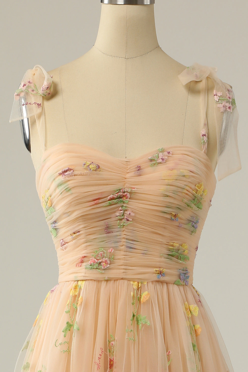 Vestido de Graduación Largo Champán con Bordado