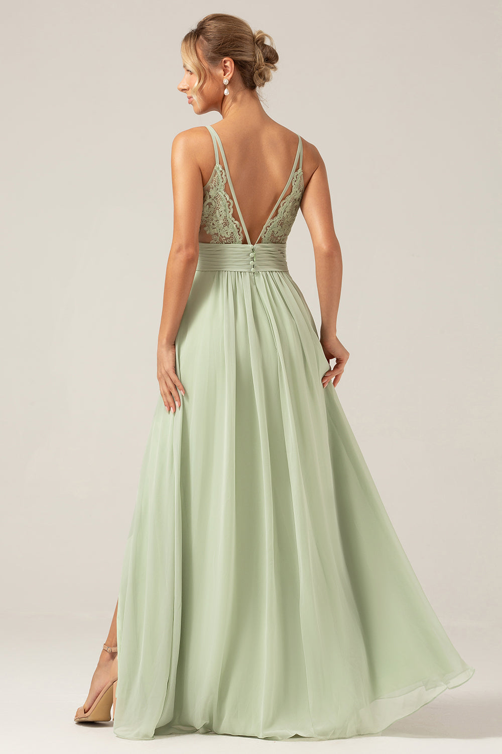 Robe de demoiselle d'honneur longue plissée en mousseline évasée vert sauge poussiéreux