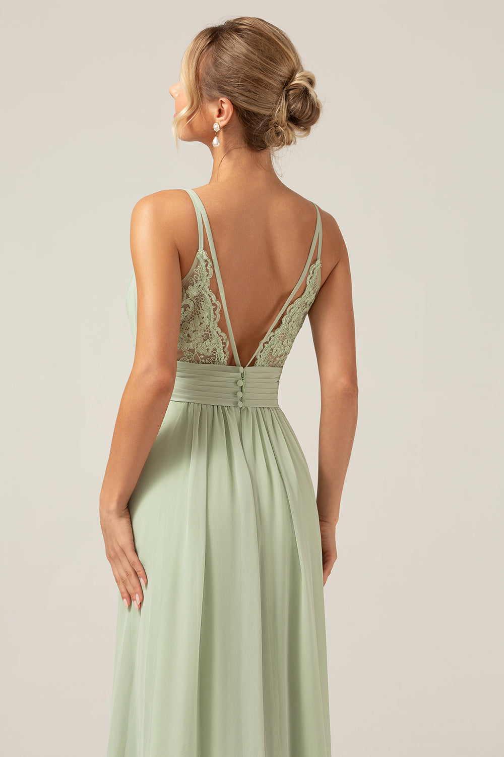 Robe de demoiselle d'honneur longue plissée en mousseline évasée vert sauge poussiéreux