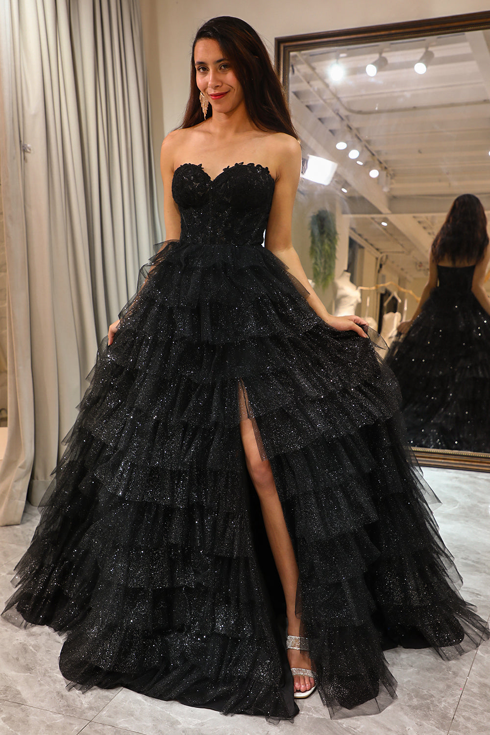 Robe de soirée corset noire tendance coupe trapèze à volants avec col cœur