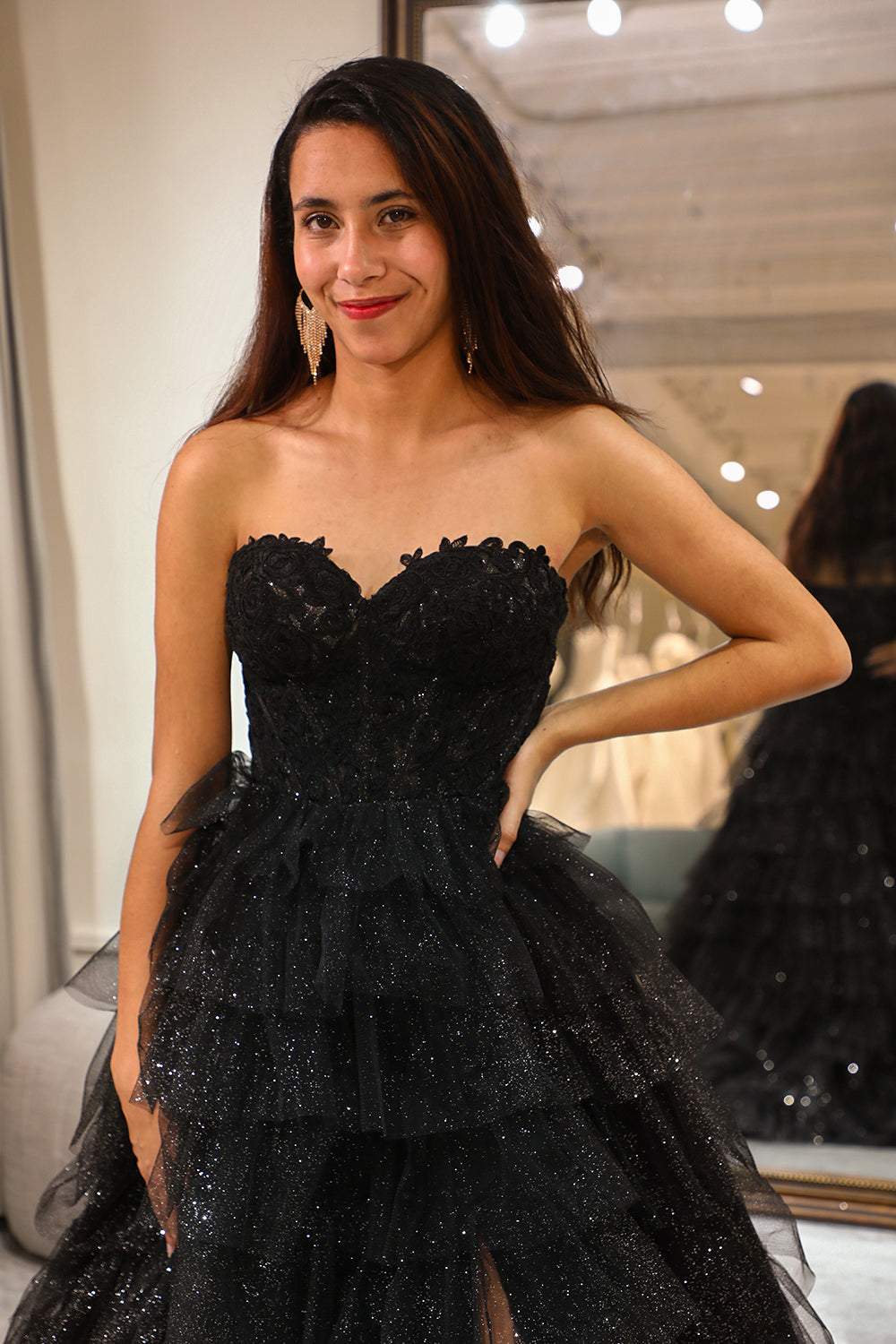 Robe de soirée corset noire tendance coupe trapèze à volants avec col cœur