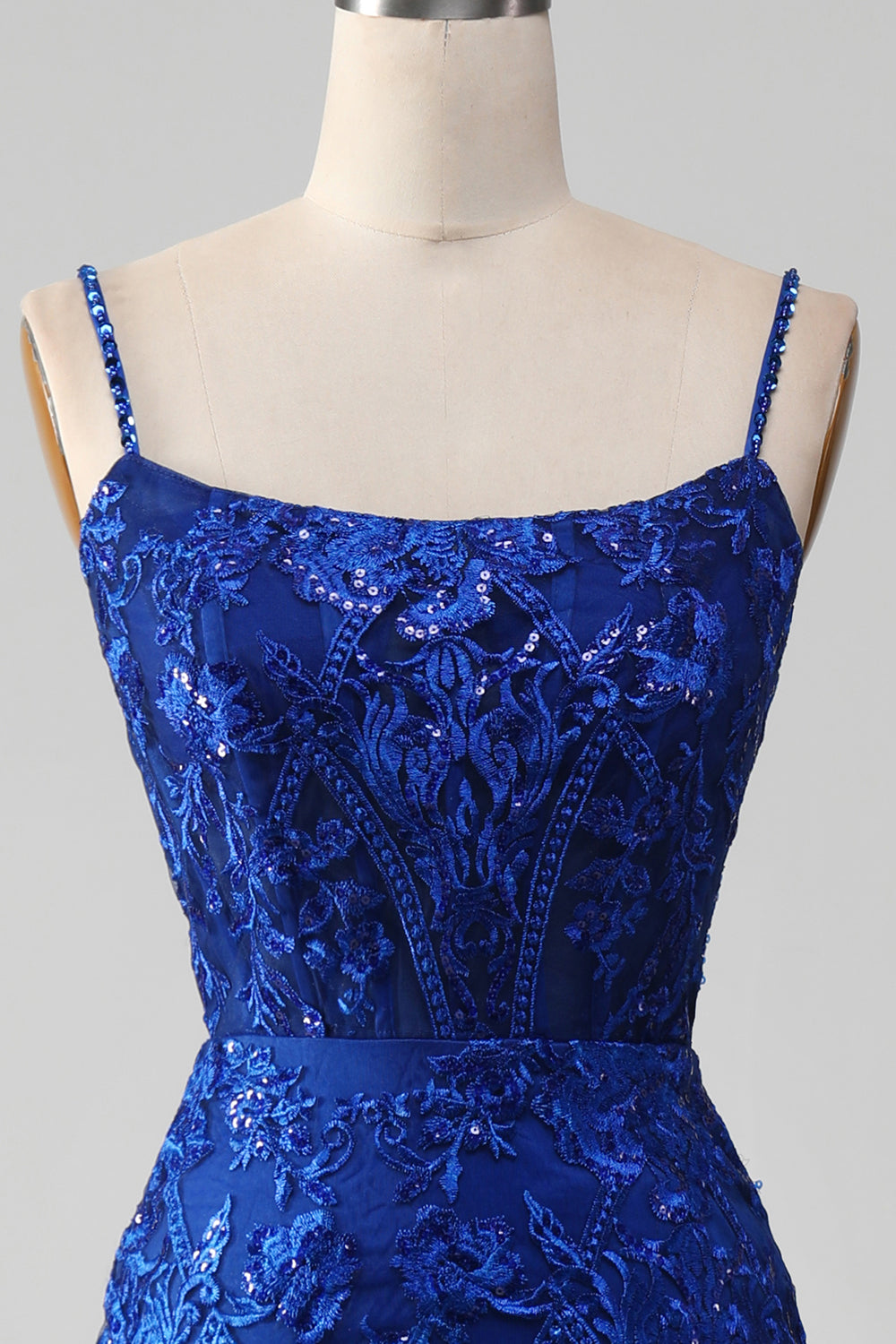 Robe de bal longue sirène bleu roi pailletée à bretelles spaghetti avec applications
