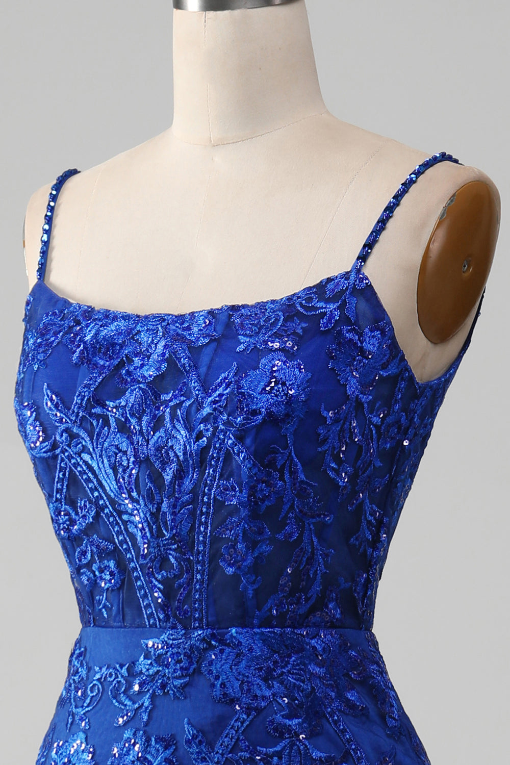 Robe de bal longue sirène bleu roi pailletée à bretelles spaghetti avec applications