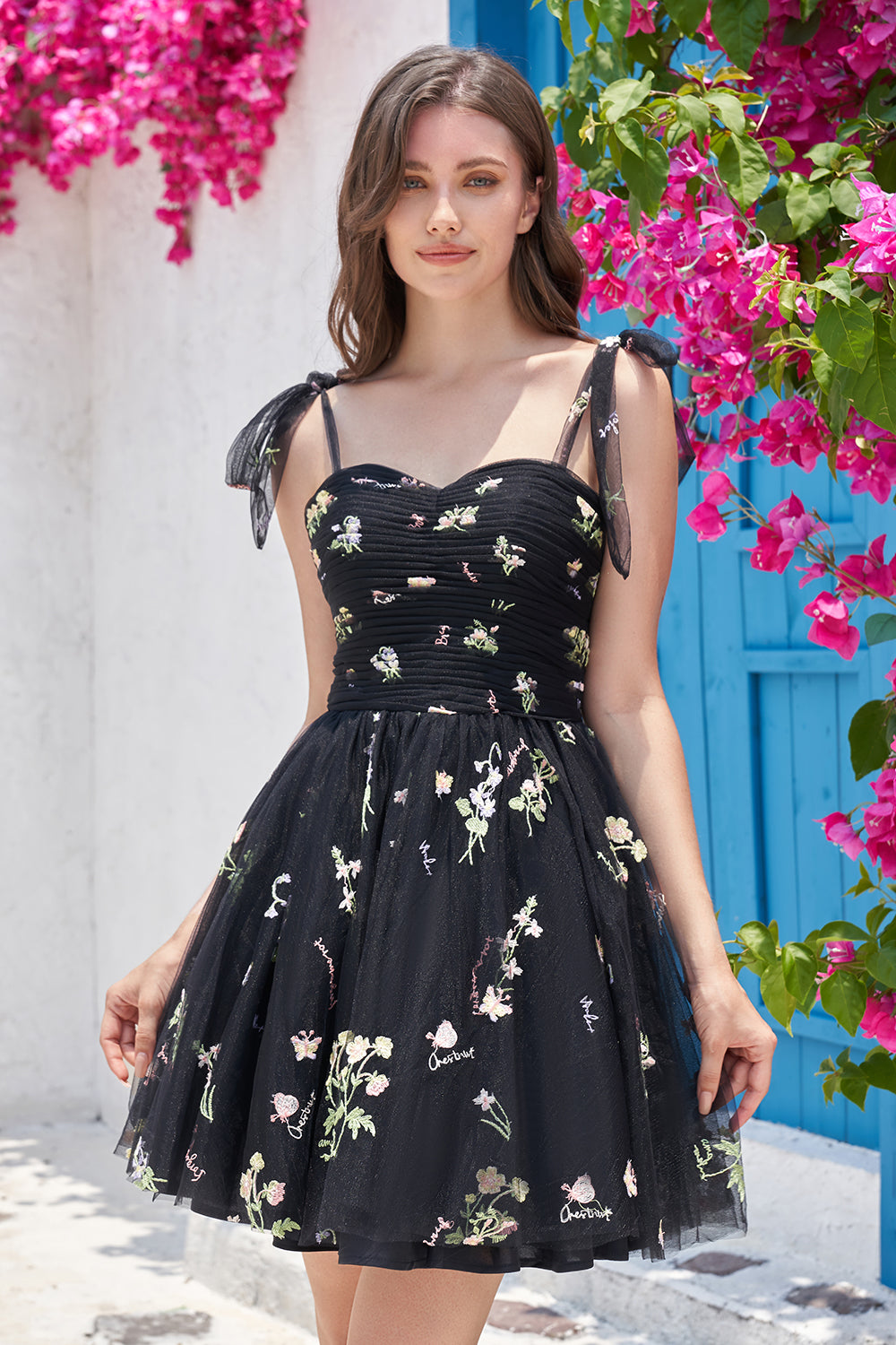 Robe de graduation verte courte ligne A avec broderies