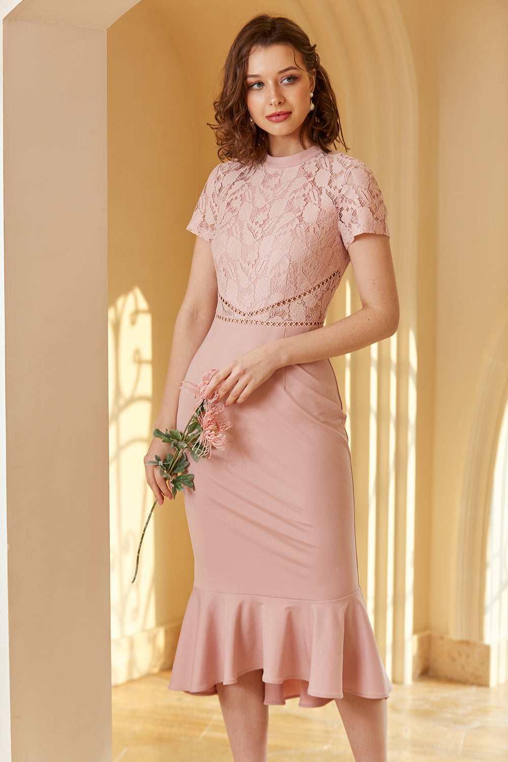 Robe moulante verte en dentelle années 60