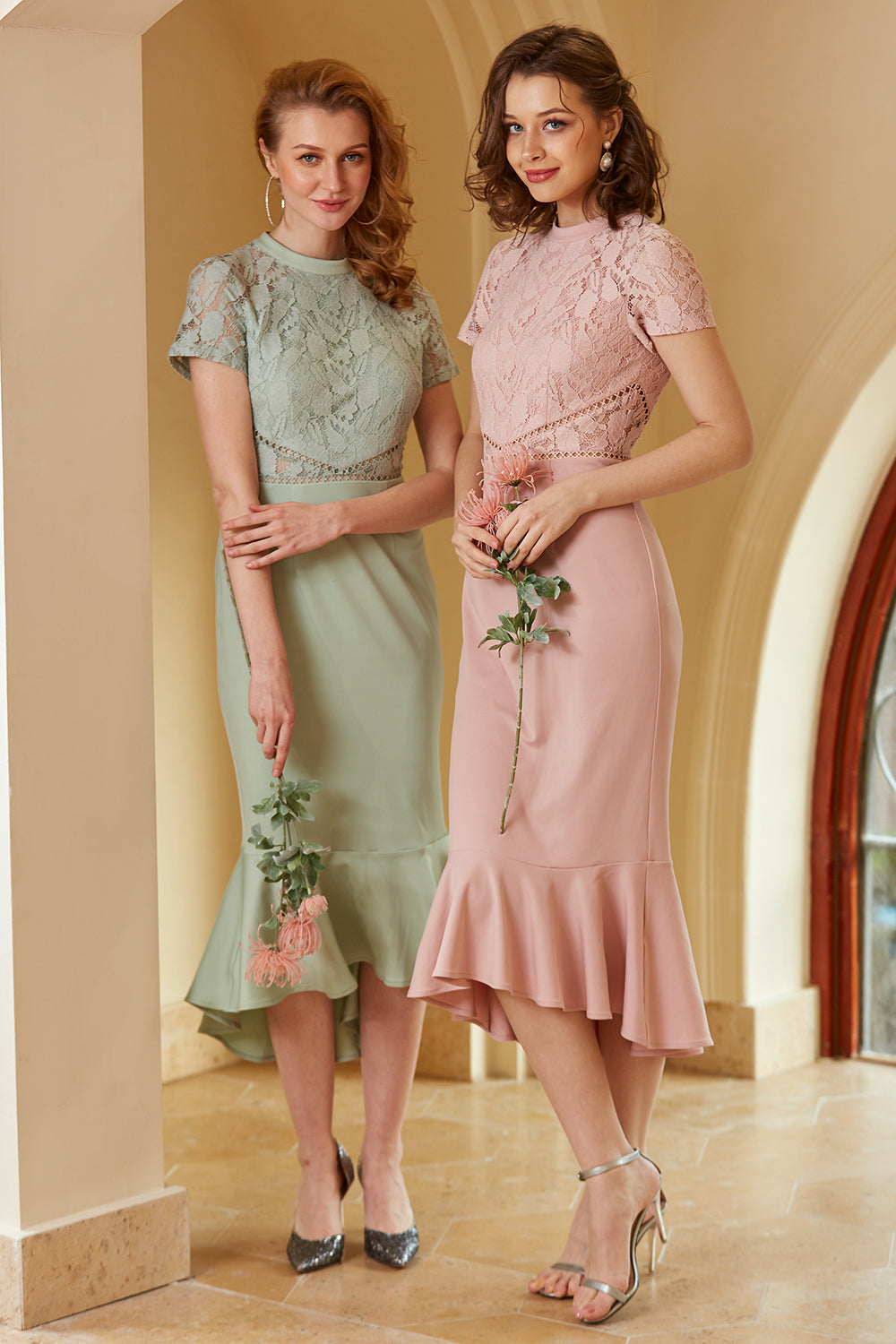 Robe moulante verte en dentelle années 60