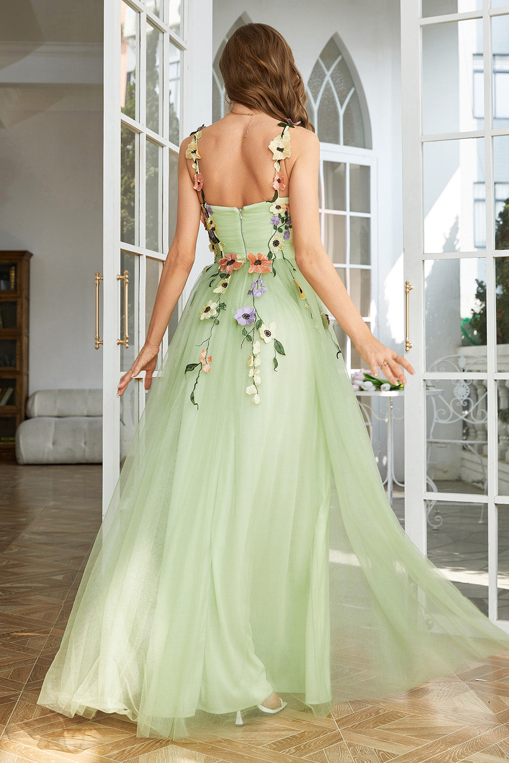 Robe de bal en satin champagne à fines bretelles avec fleurs 3D