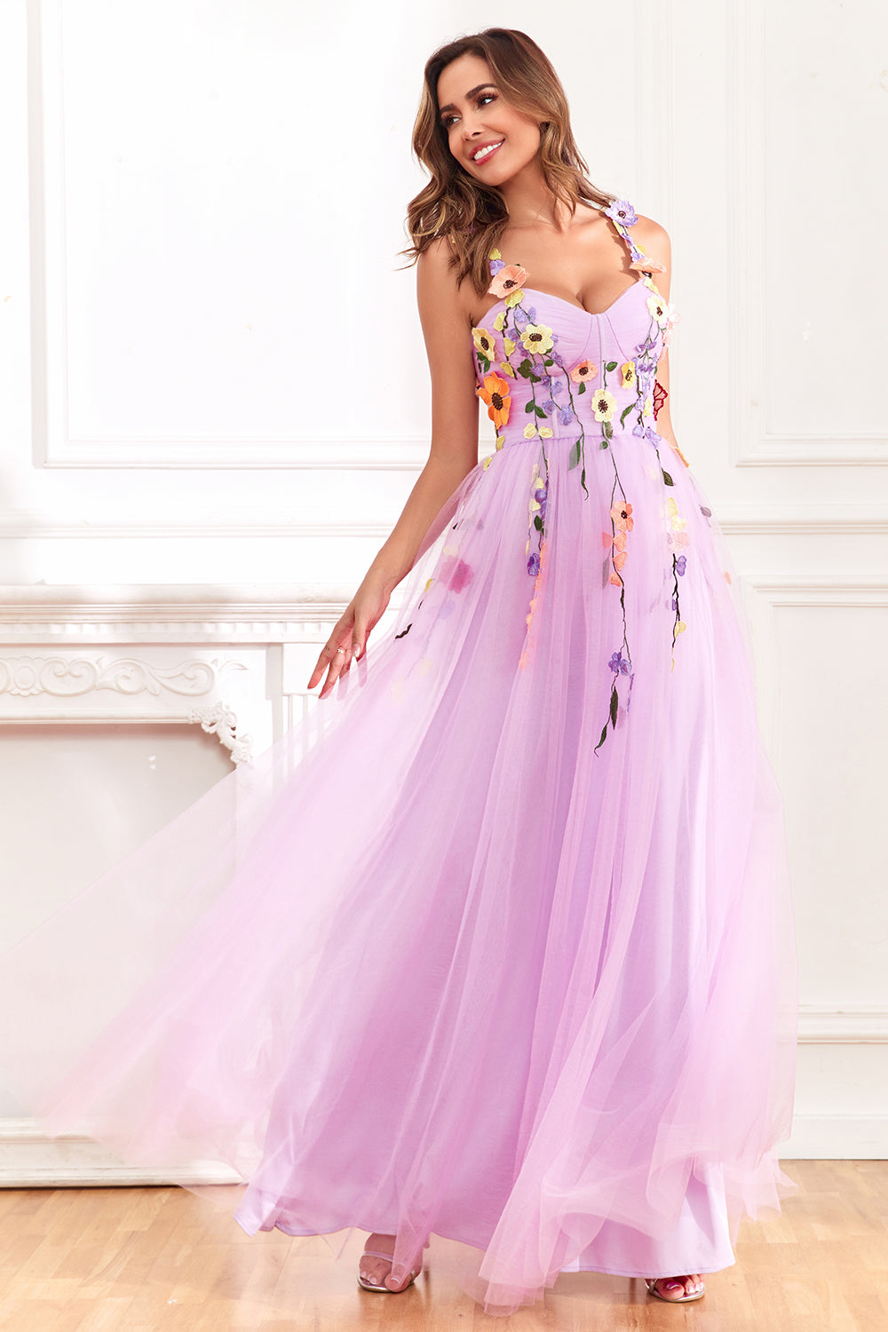 Robe de bal couleur champagne à fines bretelles avec fleurs 3D