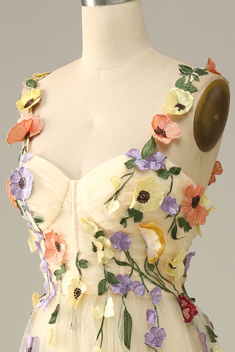 Robe de bal en satin champagne à fines bretelles avec fleurs 3D