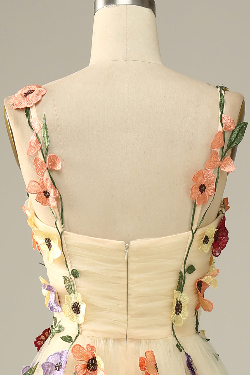 Robe de bal en satin champagne à fines bretelles avec fleurs 3D