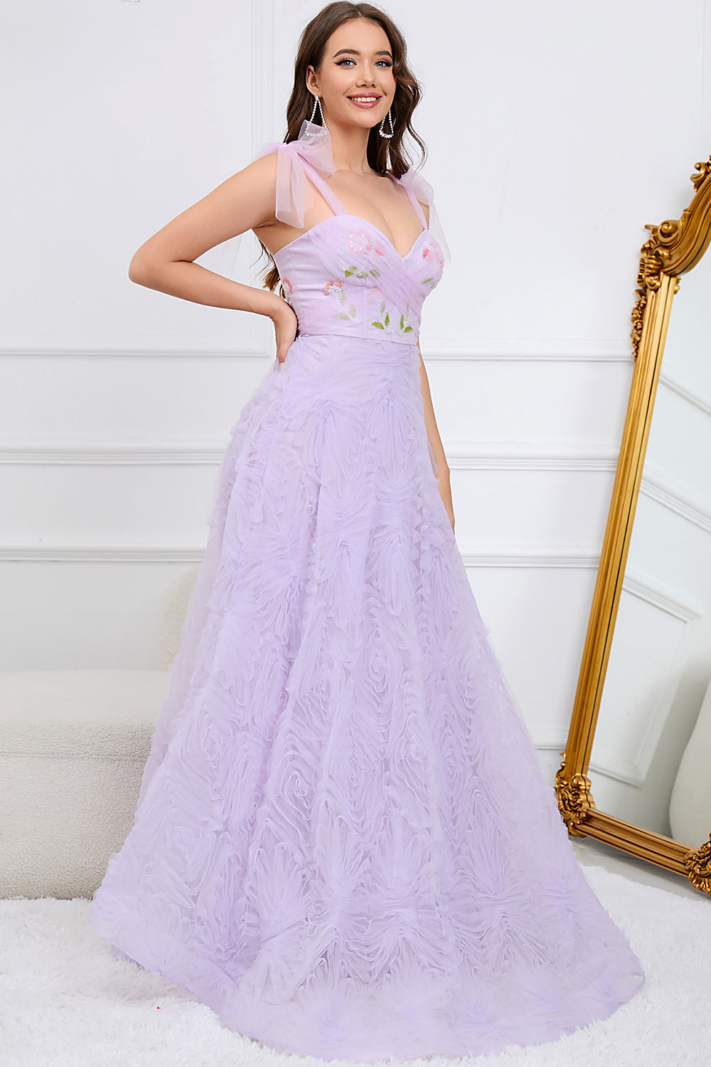 Robe de bal longue évasée vert clair avec broderies