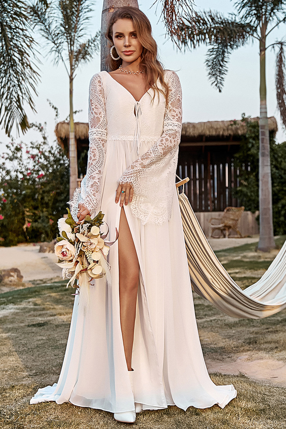 Robe de mariée bohème trompette en mousseline de soie à manches en dentelle ivoire