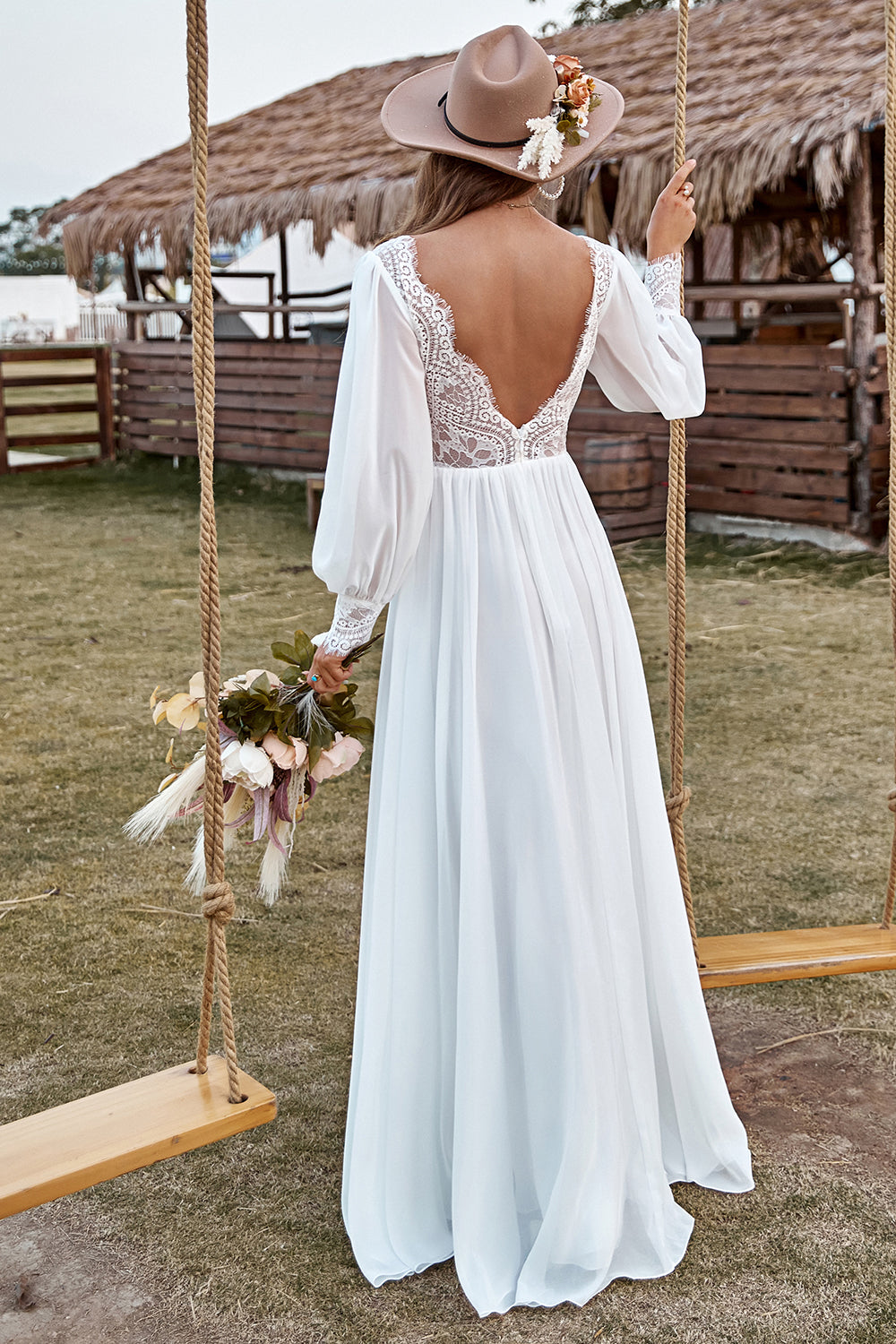 Robe de mariée bohème en mousseline de soie à encolure en V, à manches longues, en dentelle ivoire