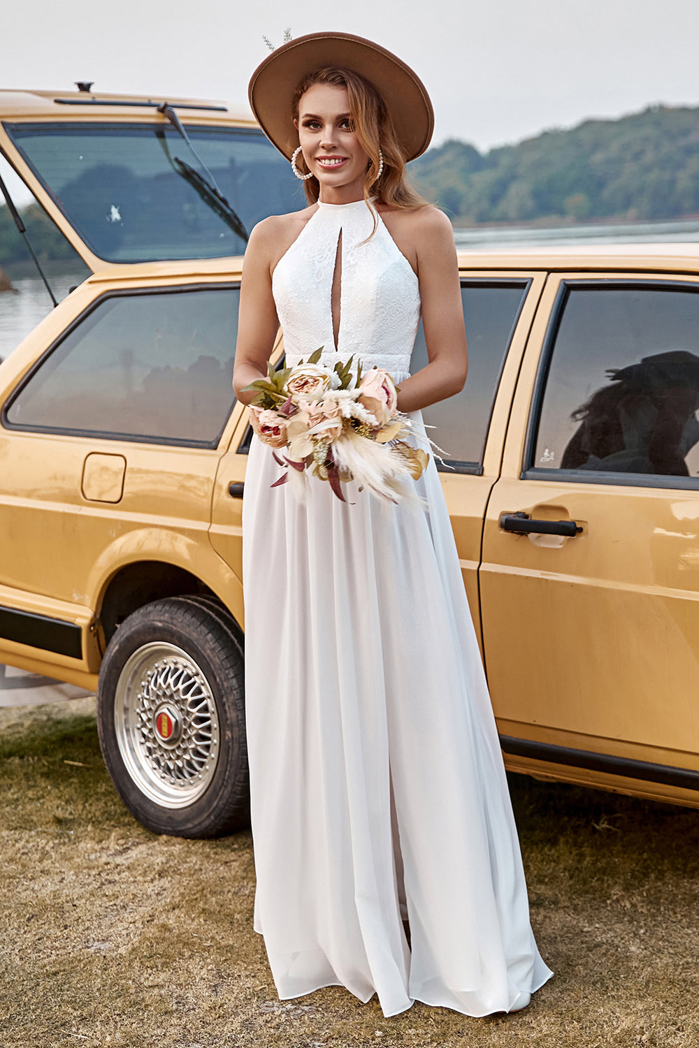 Robe de mariée bustier bohème en mousseline et dentelle ivoire avec fente