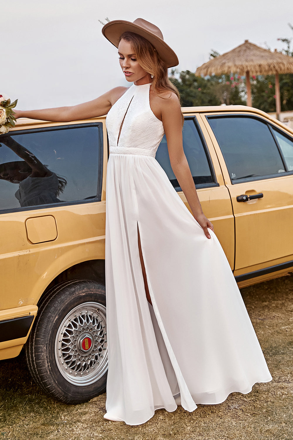 Robe de mariée bustier bohème en mousseline et dentelle ivoire avec fente