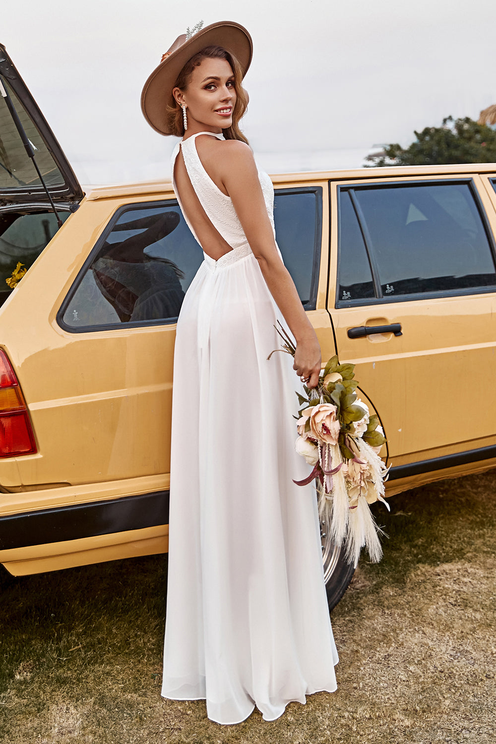 Robe de mariée bustier bohème en mousseline et dentelle ivoire avec fente
