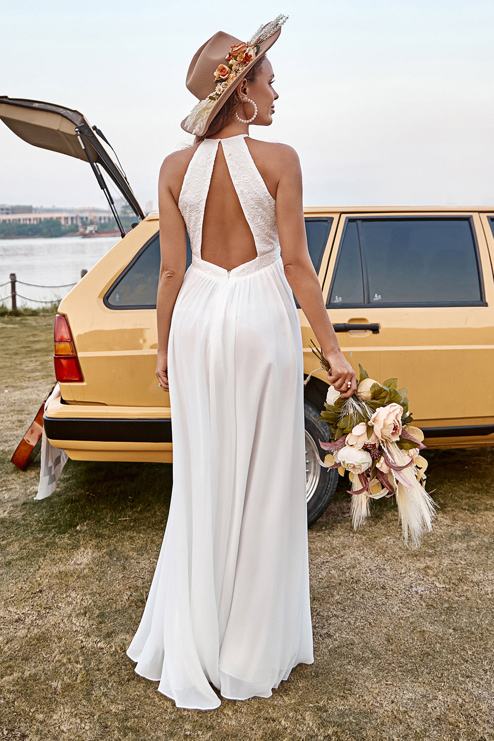 Robe de mariée bustier bohème en mousseline et dentelle ivoire avec fente