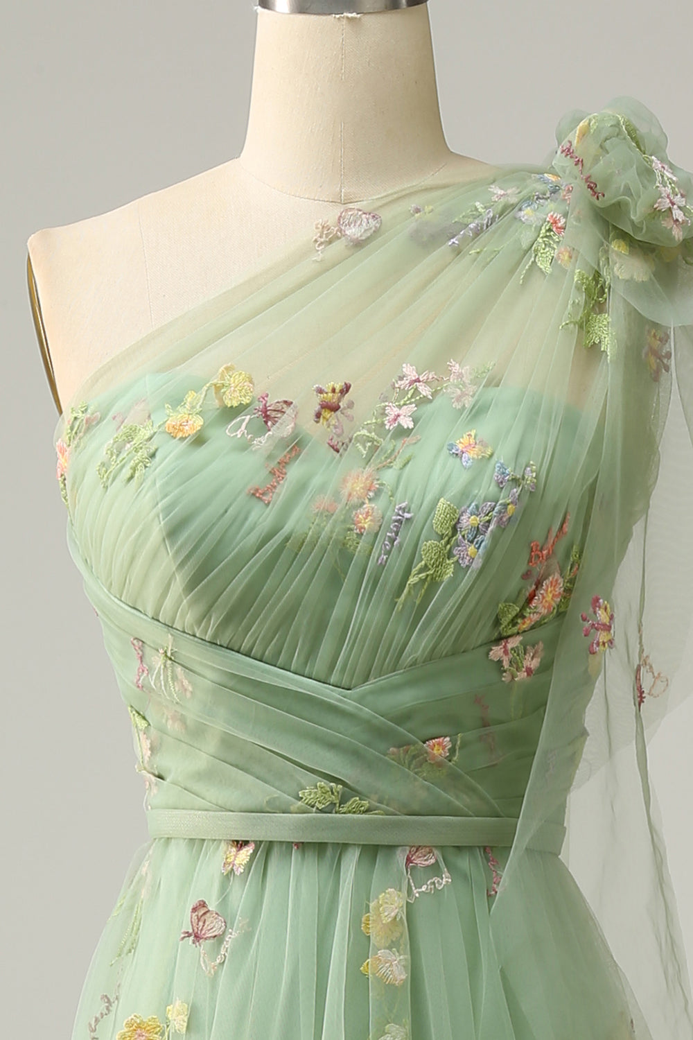 Robe de bal longue verte asymétrique à broderies, coupe évasée