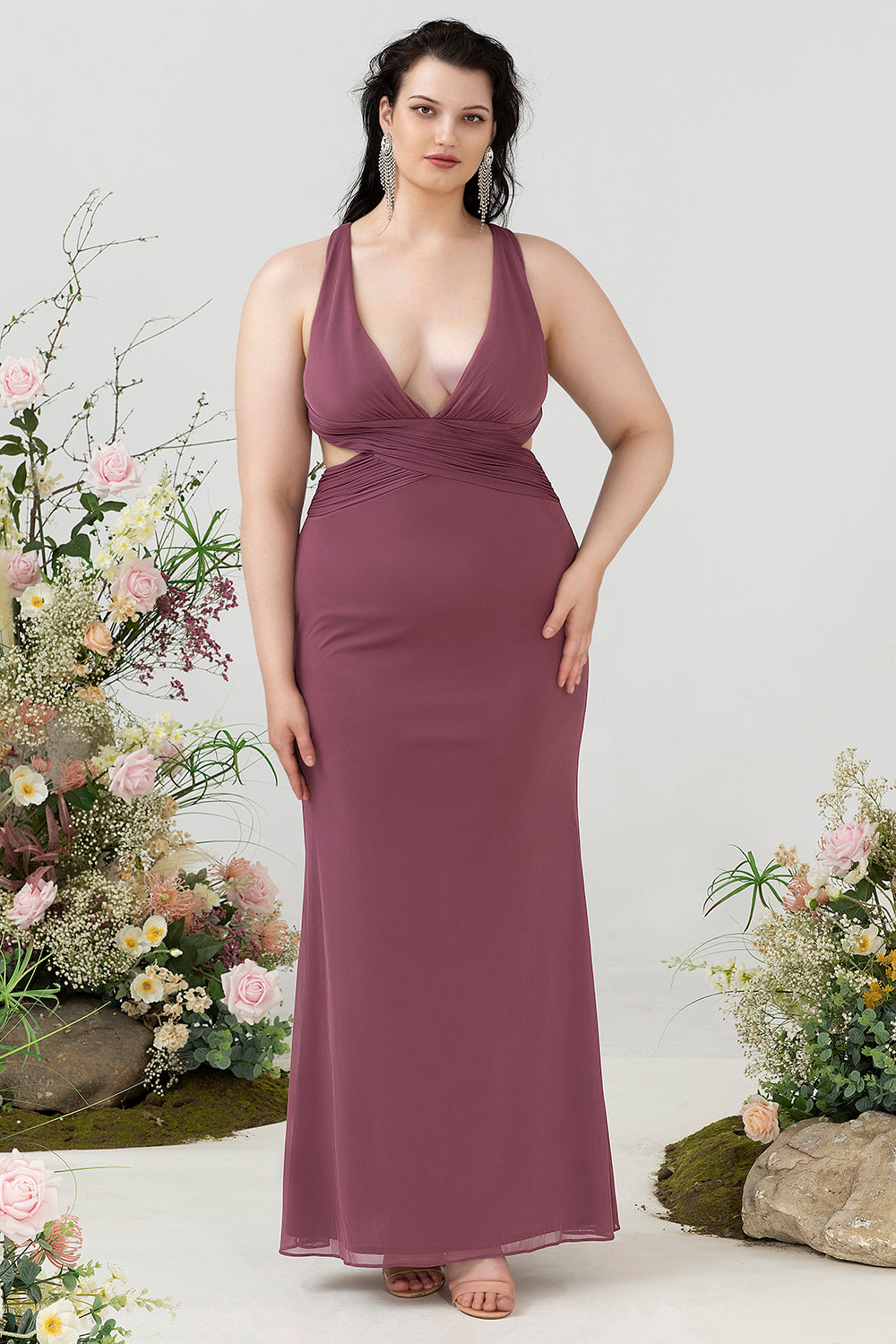 Robe fourreau col en V profond Desert Rose pour invitée de mariage grande taille avec dos croisé