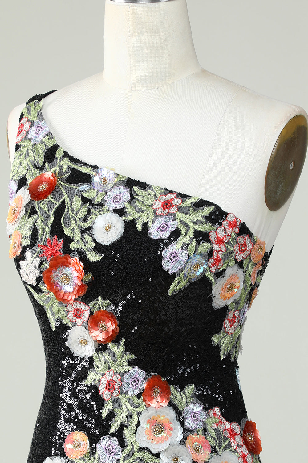 Robe de bal asymétrique noire à sequins et perles