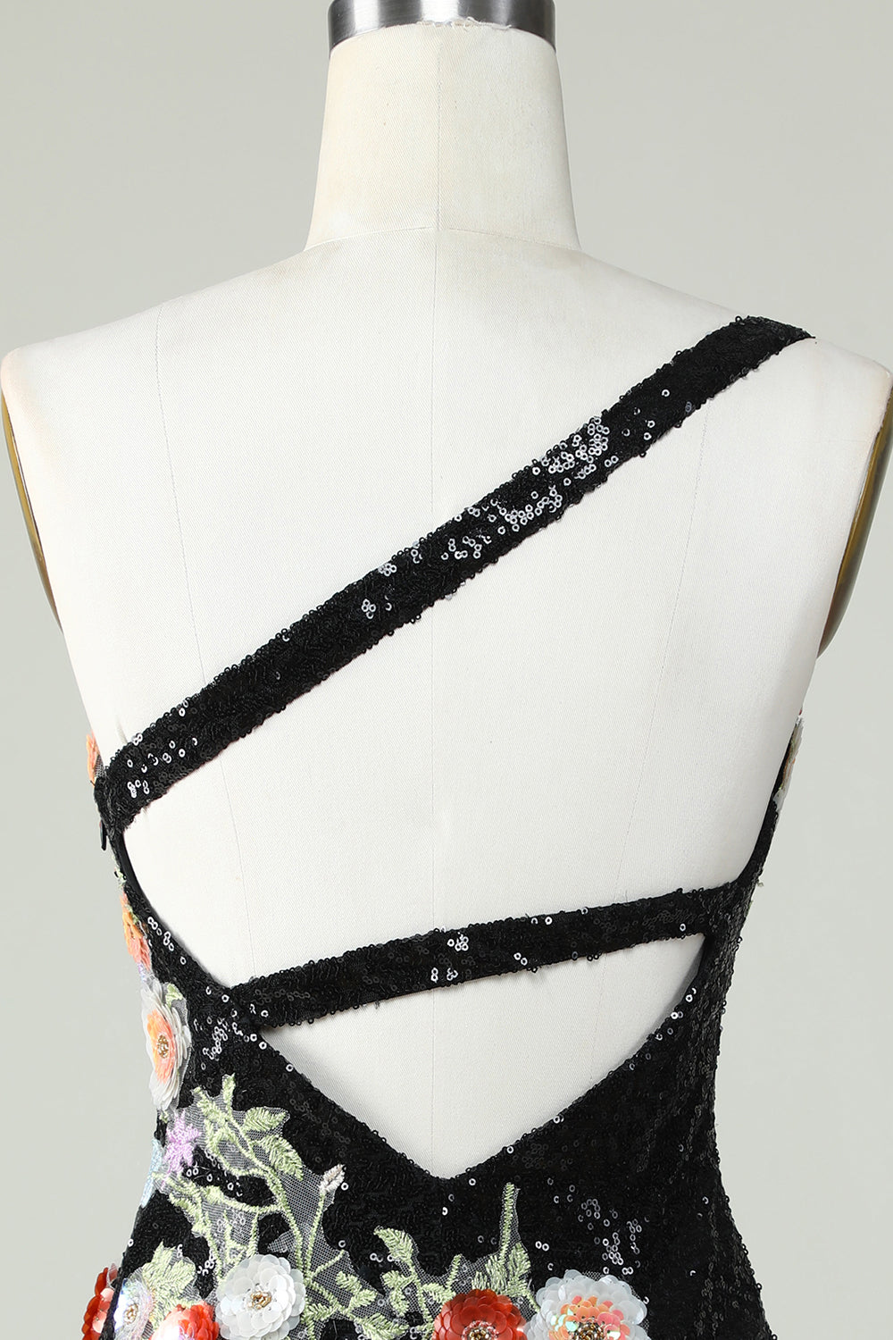 Robe de bal asymétrique noire à sequins et perles