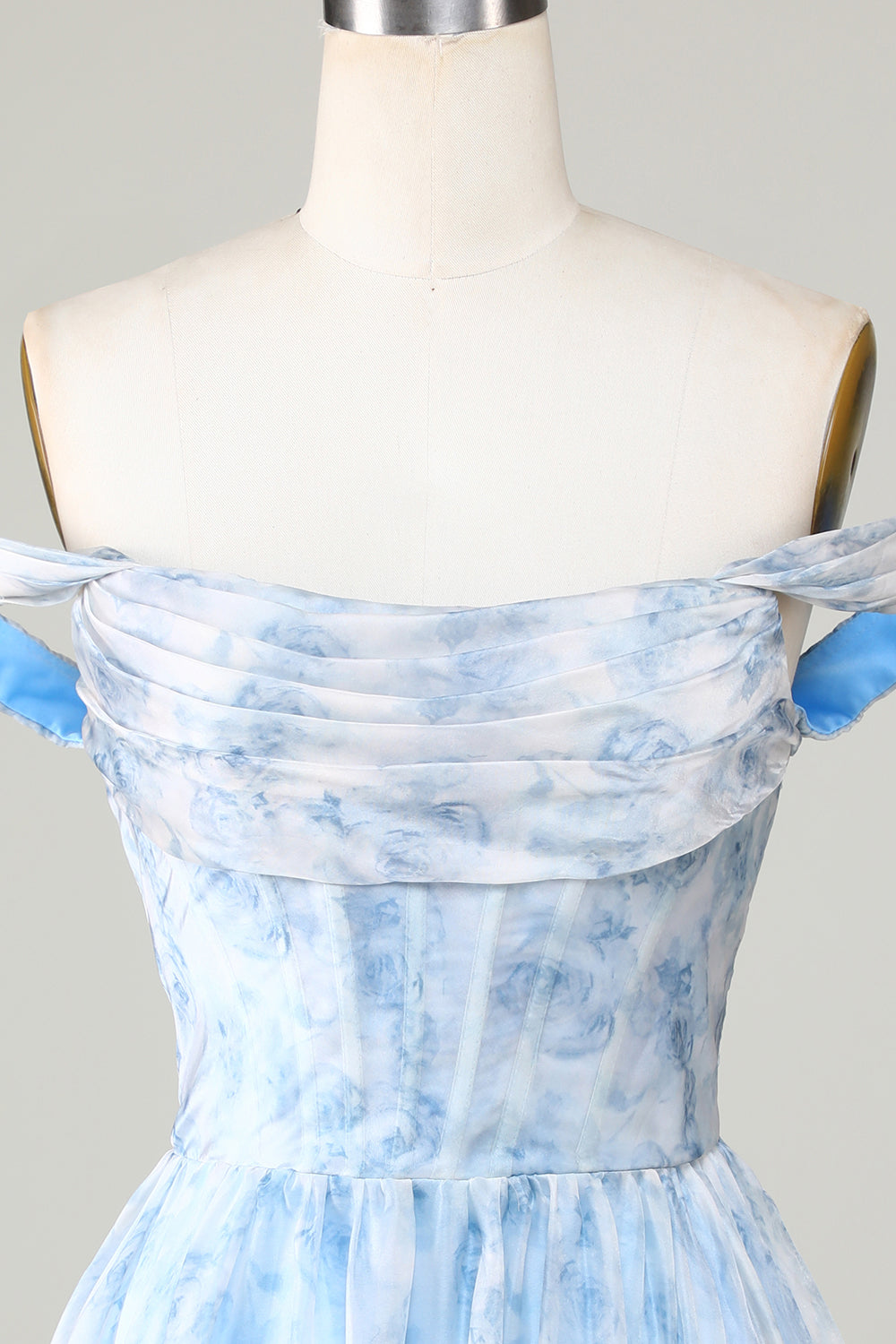 Robe de bal de fin d'études courte à imprimé bleu, coupe trapèze mignonne, épaules dénudées et volants