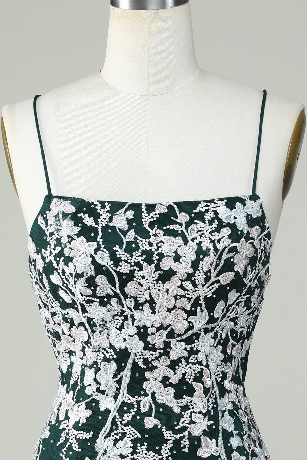 Robe de bal moulante vert foncé à fines bretelles avec appliques