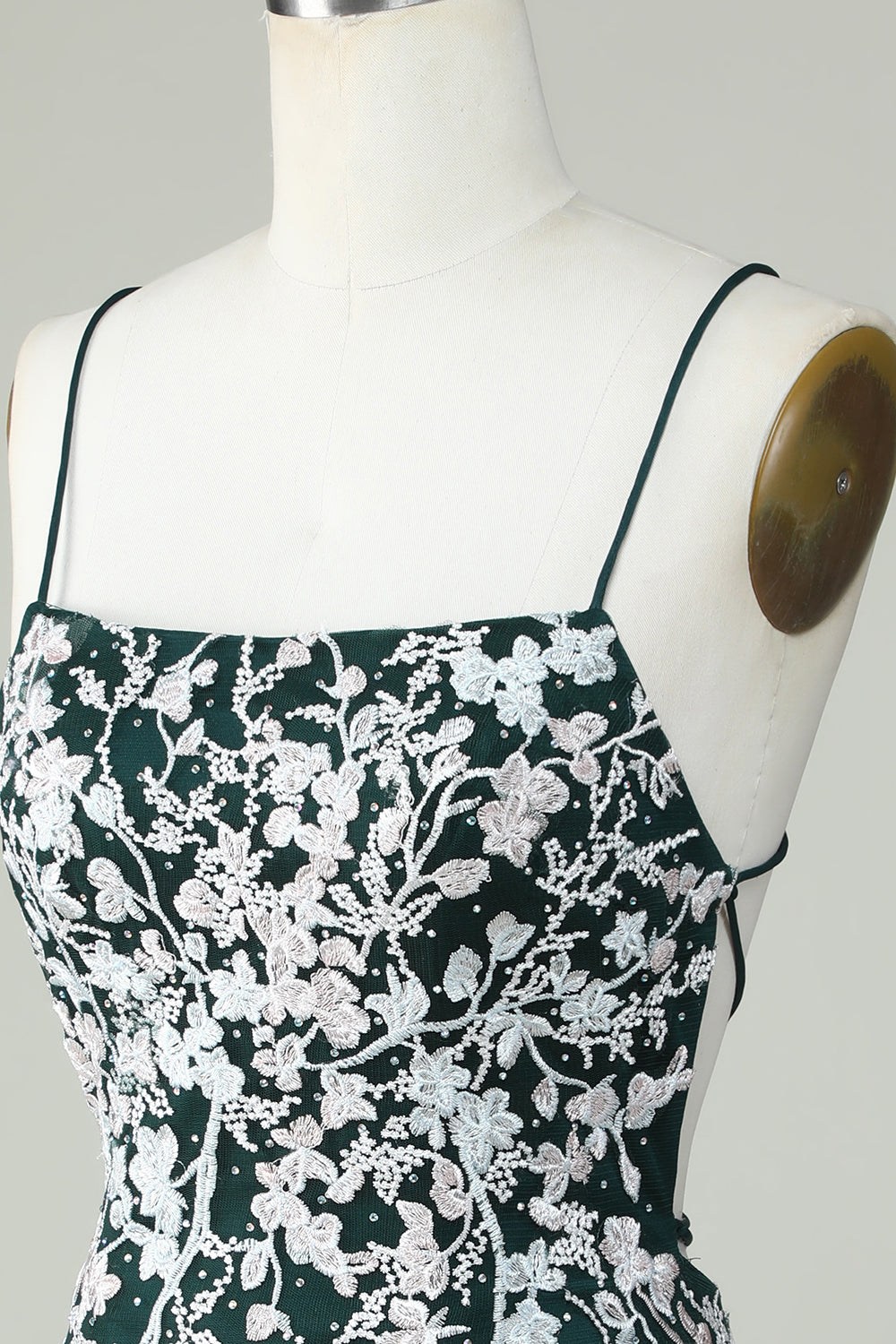 Robe de bal moulante vert foncé à fines bretelles avec appliques