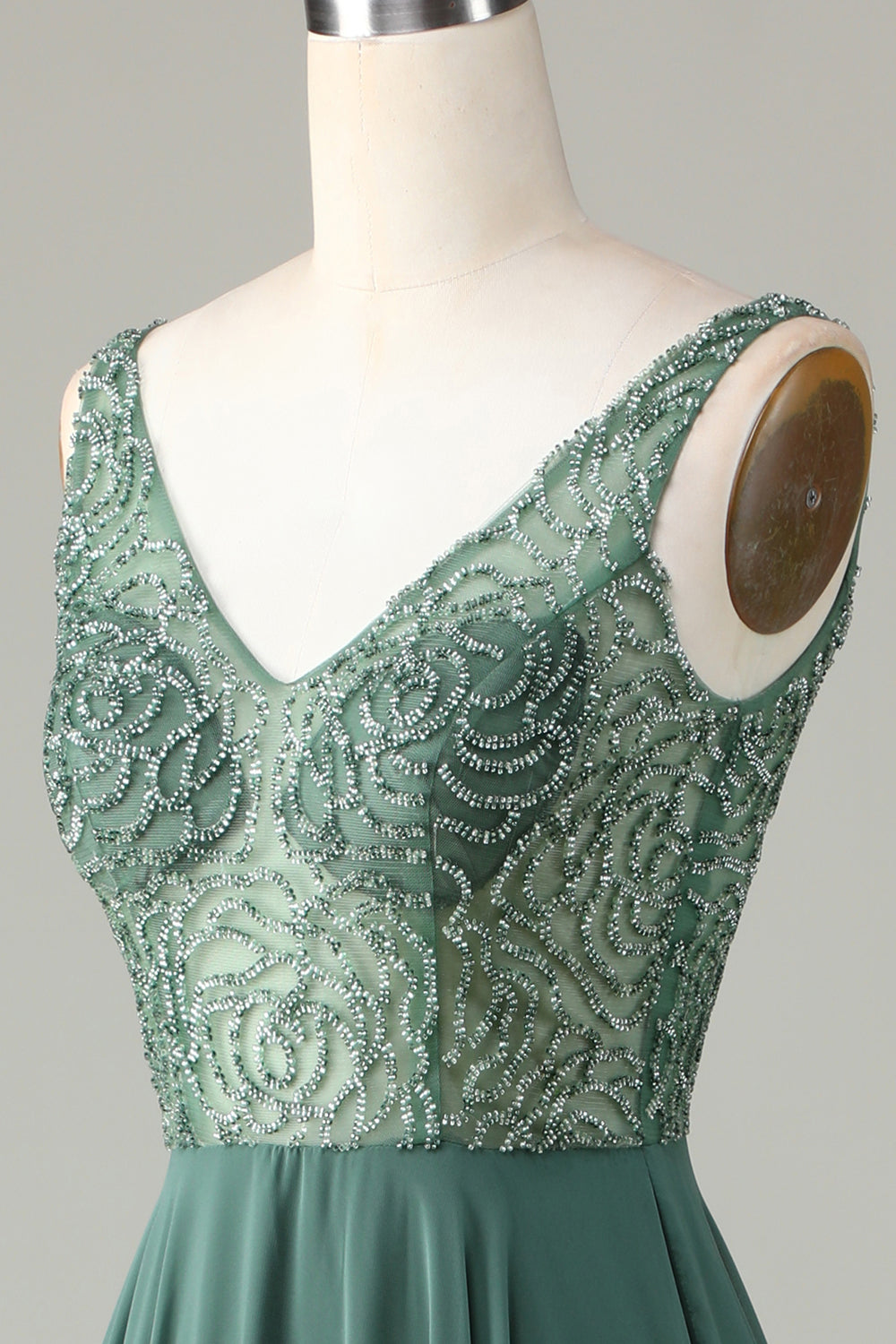 Robe longue de demoiselle d'honneur trapèze perlée couleur eucalyptus