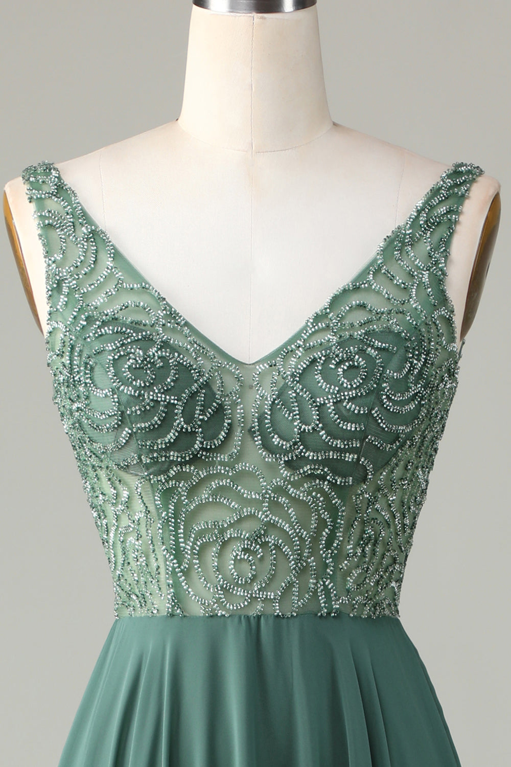 Robe longue de demoiselle d'honneur trapèze perlée couleur eucalyptus