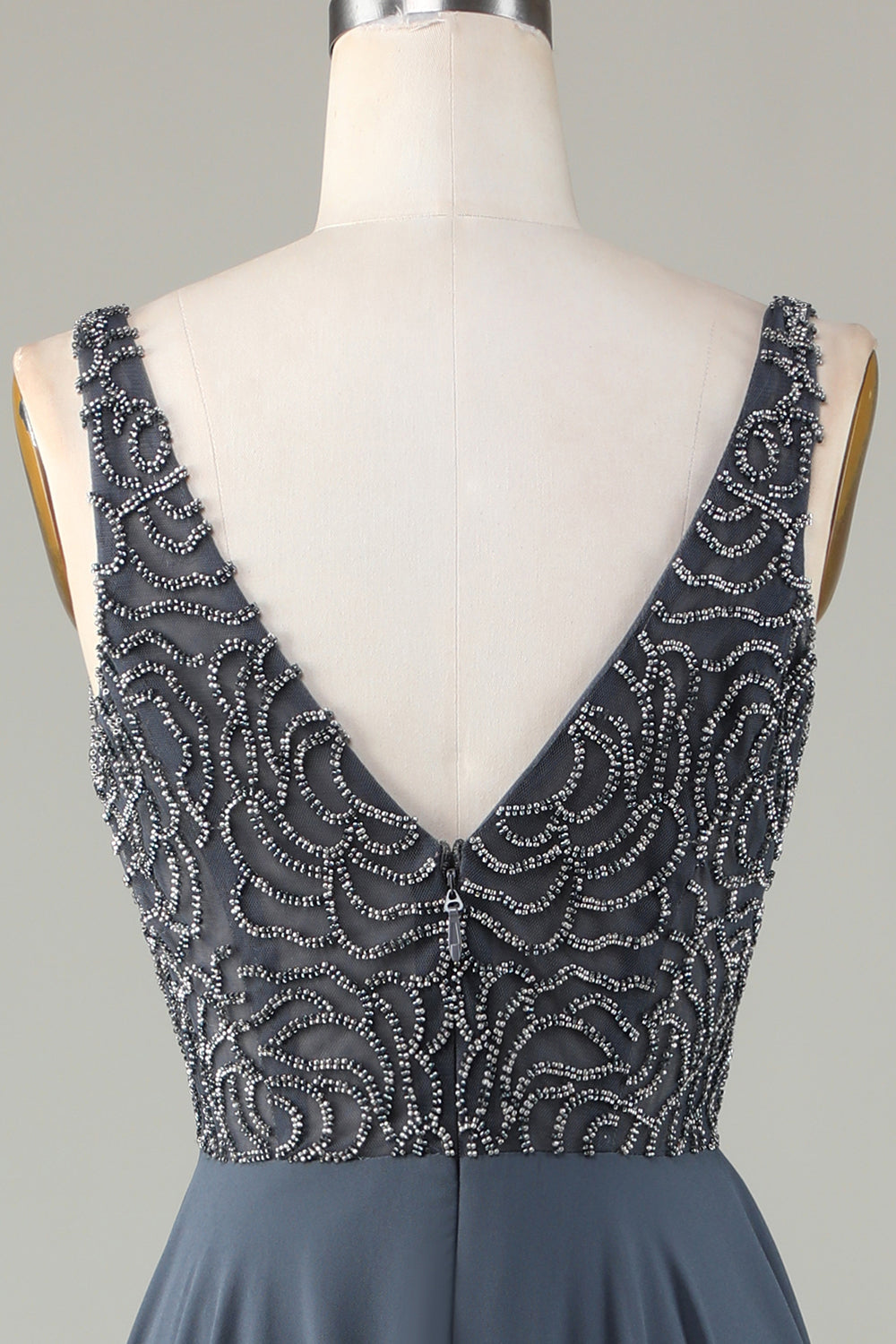 Robe longue de demoiselle d'honneur trapèze perlée couleur eucalyptus