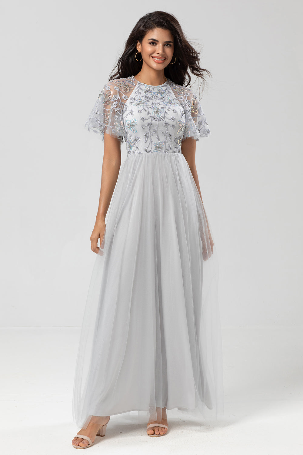 Robe de demoiselle d'honneur longue gris anthracite, col bateau, coupe trapèze classique avec manches courtes