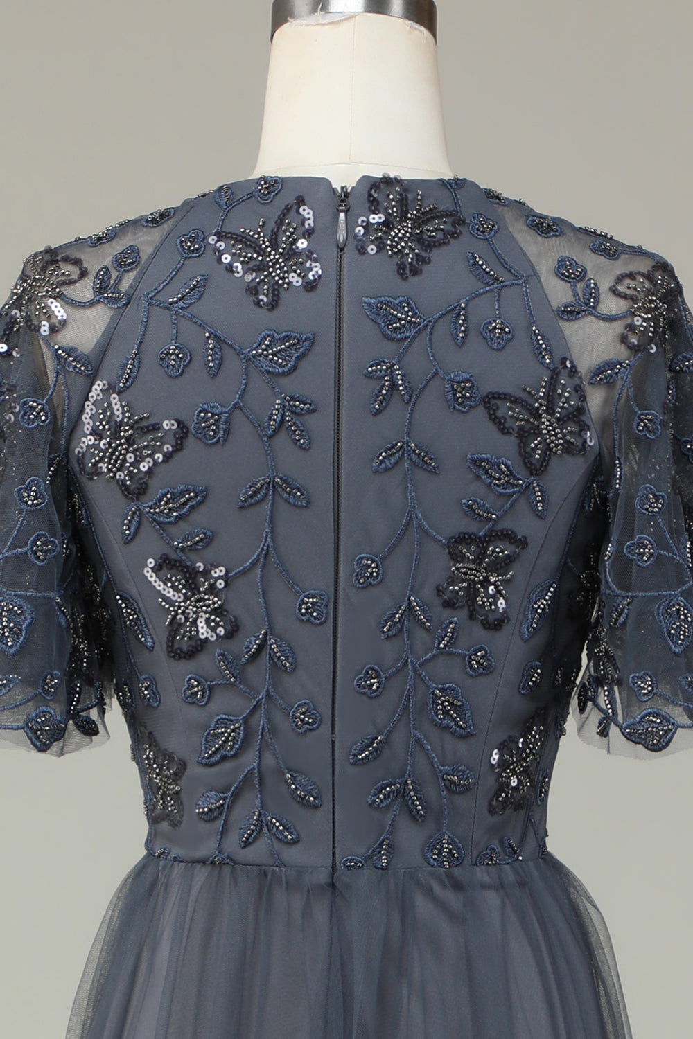 Robe de Demoiselle d'Honneur Longue Grise en Tulle Coupe A avec Perles et Appliques