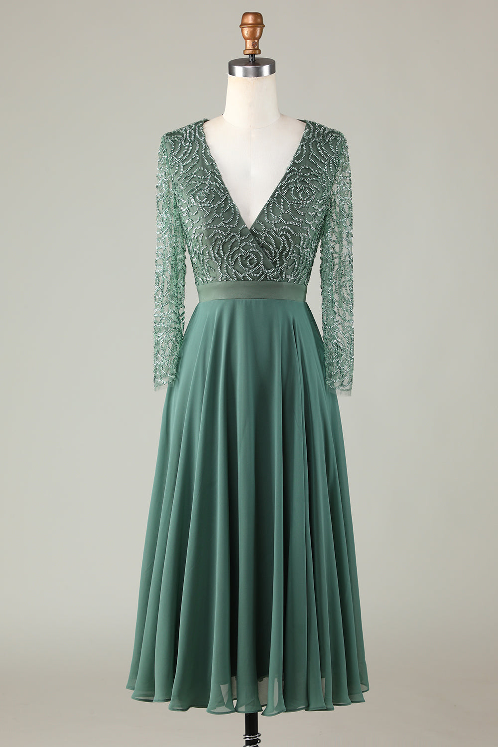 Robe de demoiselle d'honneur trapèze en eucalyptus à décolleté en V, manches longues et perles